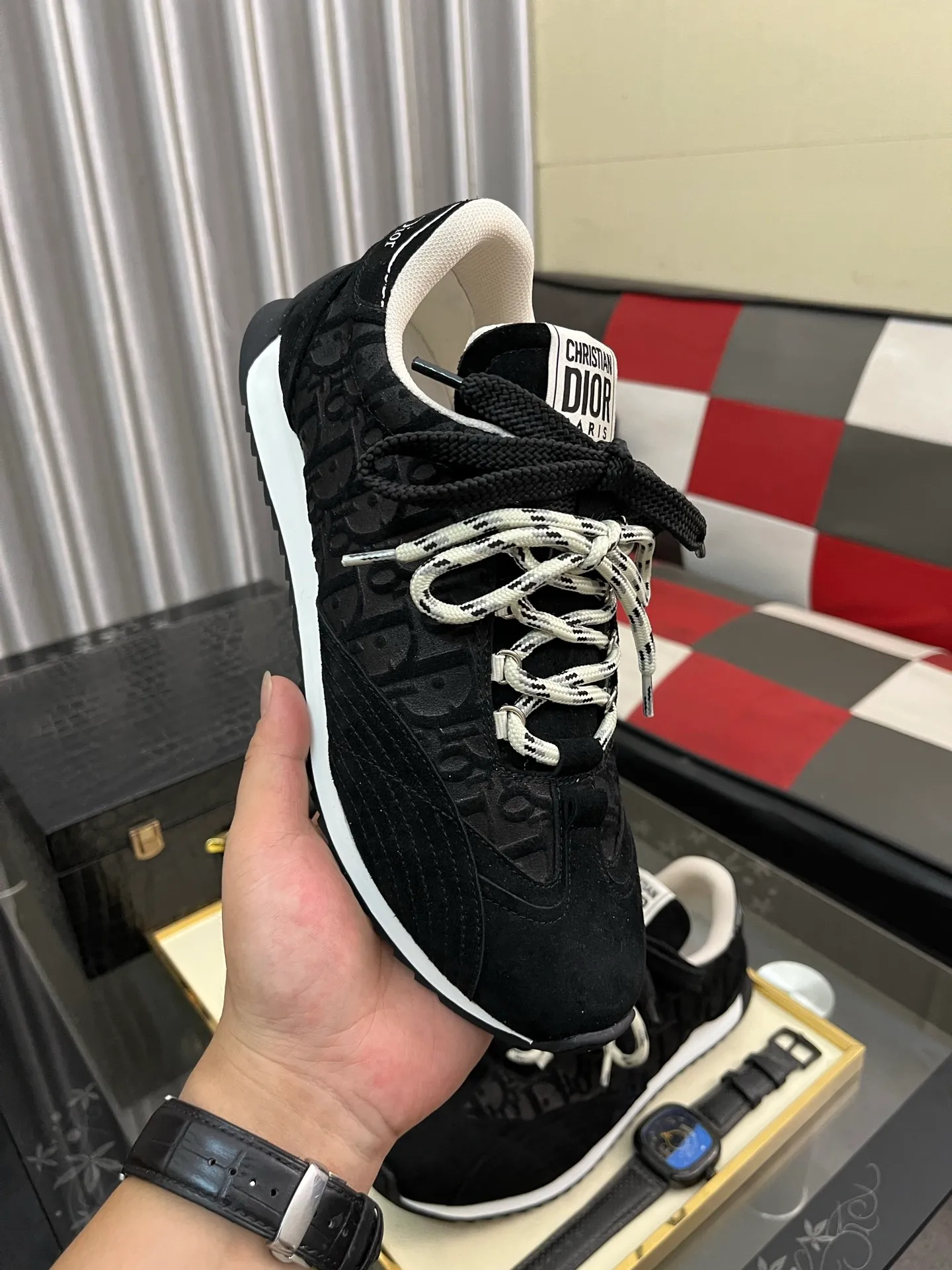 Men's shoes 💰500⌚️⌚️Dior original quality.~ Unique modern style sneakers. 🏃A must-have casual shoe for trendy men😍😍 Original brand imported from Italy, imported original leather, sheep lining (refuses to discolor and grind feet) Sole: Original sole provided by the original factory, French lazy style design ⚠️Fit to the feet, original quality, super comfortable original sole. Just like shooting the real thing 🎬The real thing is better Code number: 38-446️⃣Colors available